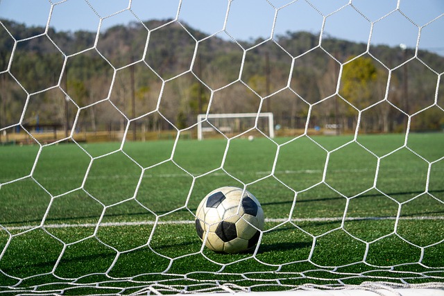 利物浦2-1狼队21轮不败，曼联0-1热刺遭赛季3杀.